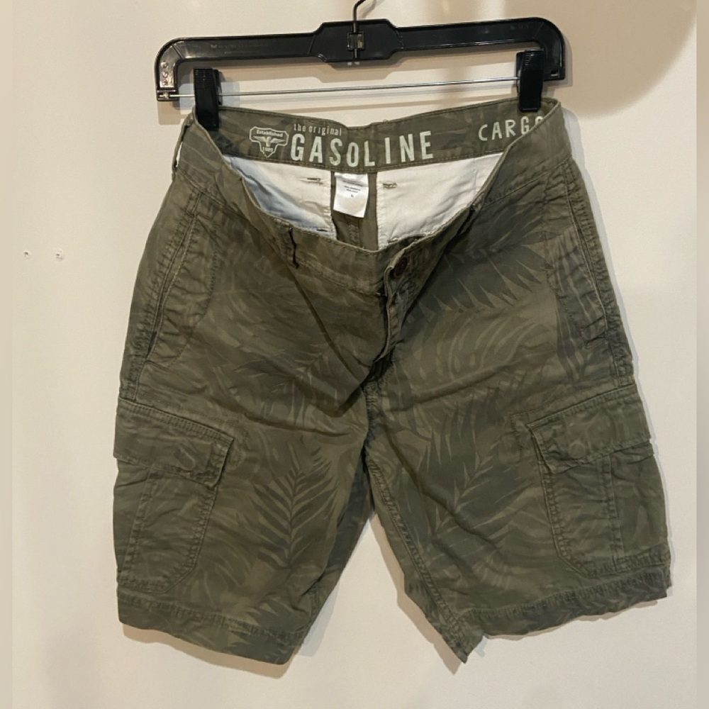 Men's Olive Fern Patterned Cargo Shorts